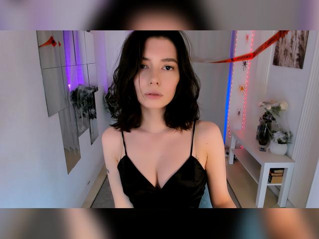 Welcome to cammodel profile for juliettaromani: Books/Reading