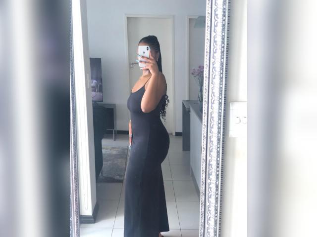 Connect with webcam model MissK: Squirting