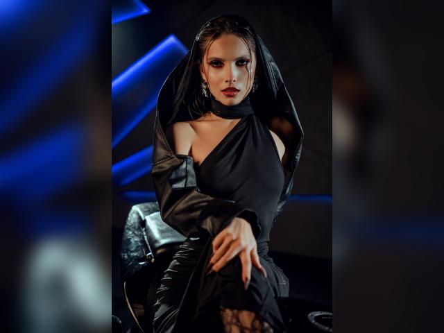 Welcome to cammodel profile for GigiDaven: Smoking
