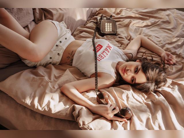 Welcome to cammodel profile for EvaSwan: Outfits