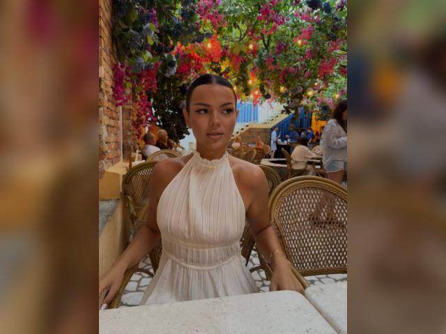 Connect with webcam model Hotgirl1: Piercings & tattoos