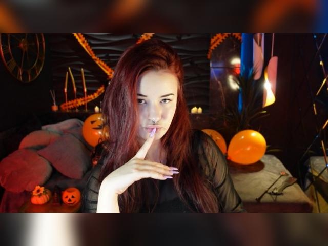 Welcome to cammodel profile for LilyMoonlight: Kissing