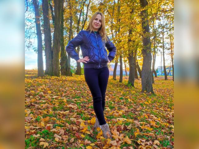 Adult chat with JuliaBlonde: Travel