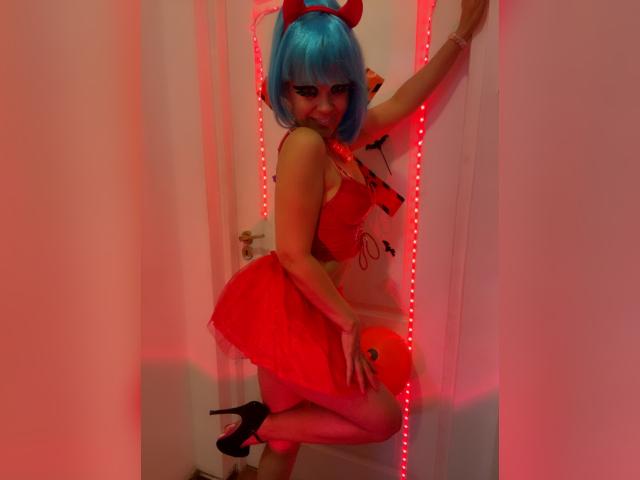 Welcome to cammodel profile for prettywoman31: Kissing