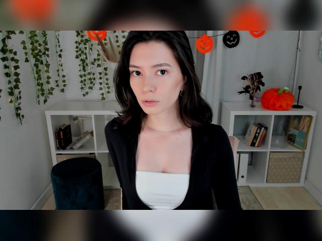 Welcome to cammodel profile for juliettaromani: Books/Reading