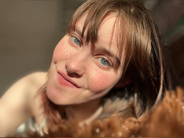 Welcome to cammodel profile for DoseOfDaisy: Legs, feet & shoes