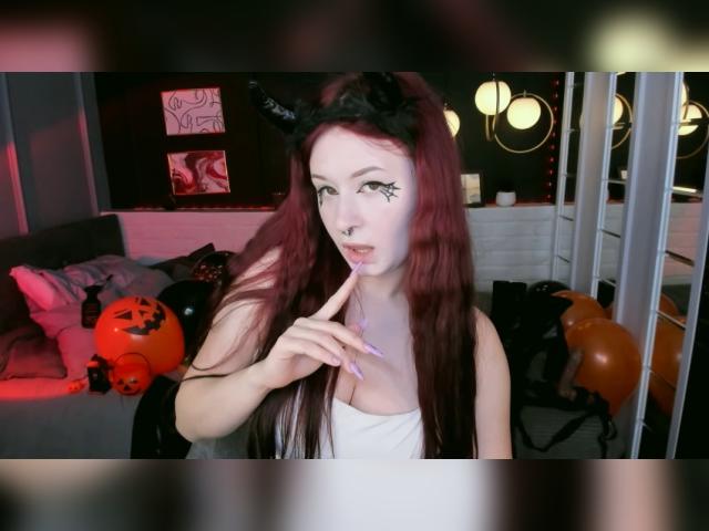 Welcome to cammodel profile for LilyMoonlight: Kissing