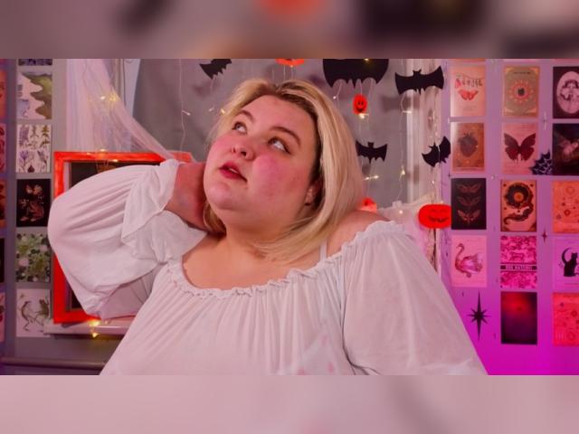 Adult chat with EllaBigBabe: Legs, feet & shoes