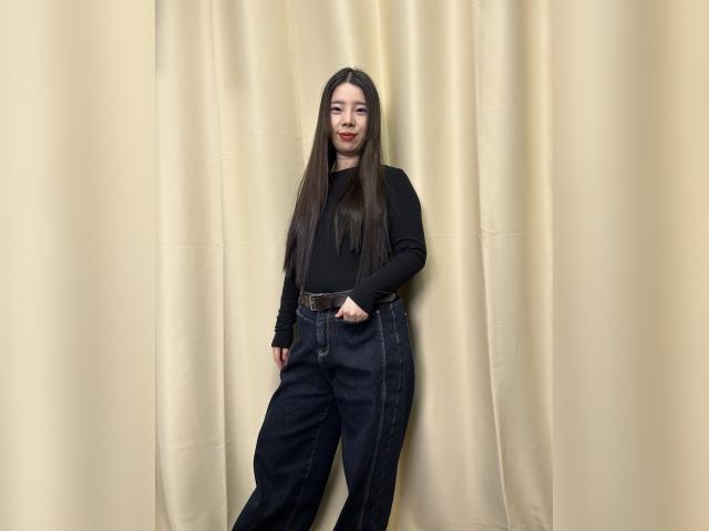 Adult chat with Adeline37: Kissing