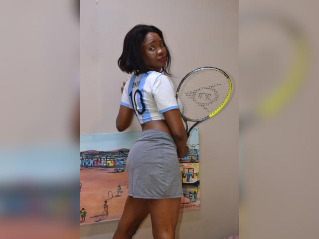 Adult chat with SexyDynamitexx: Legs, feet & shoes