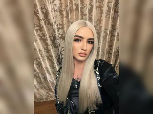 Explore your dreams with webcam model CherryMiss: Smoking