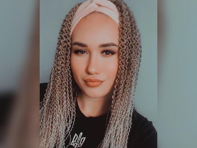 Welcome to cammodel profile for Asia31: Piercings & tattoos