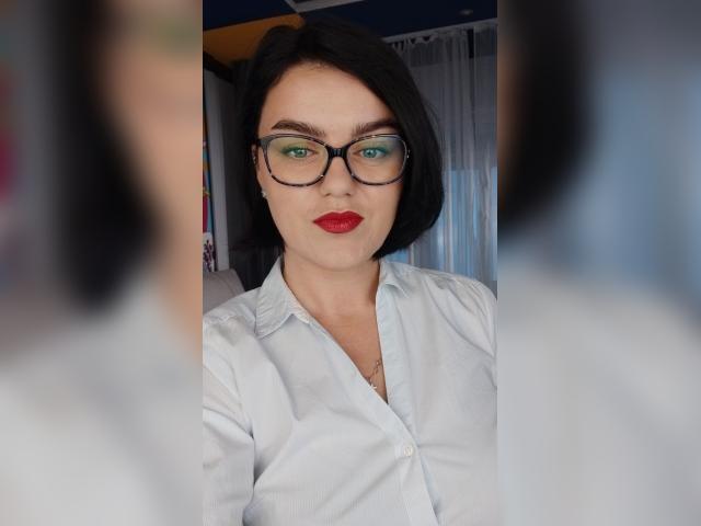 Adult chat with SofiaFisher: Piercings & tattoos