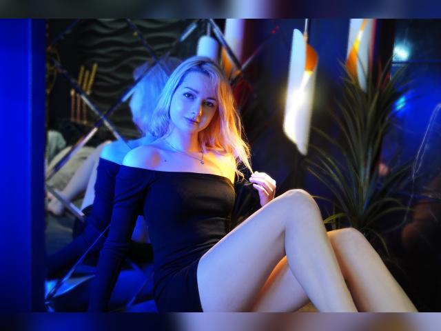 Adult chat with JessieCuti: Nails