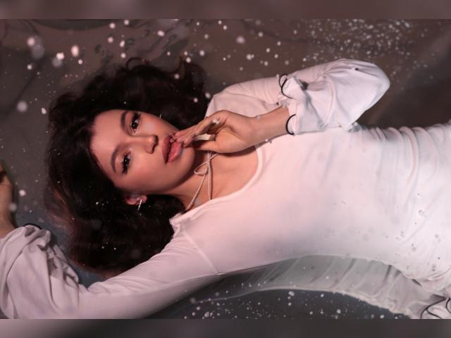 Adult chat with EmmieWren: Outfits