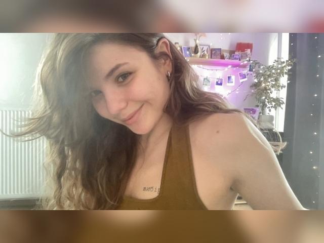 Welcome to cammodel profile for 75soWet01: Kissing