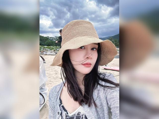 Welcome to cammodel profile for AbbySheila: Legs, feet & shoes