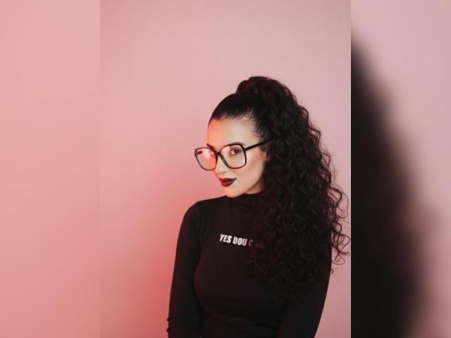 Welcome to cammodel profile for NoirEmpress333: Legs, feet & shoes