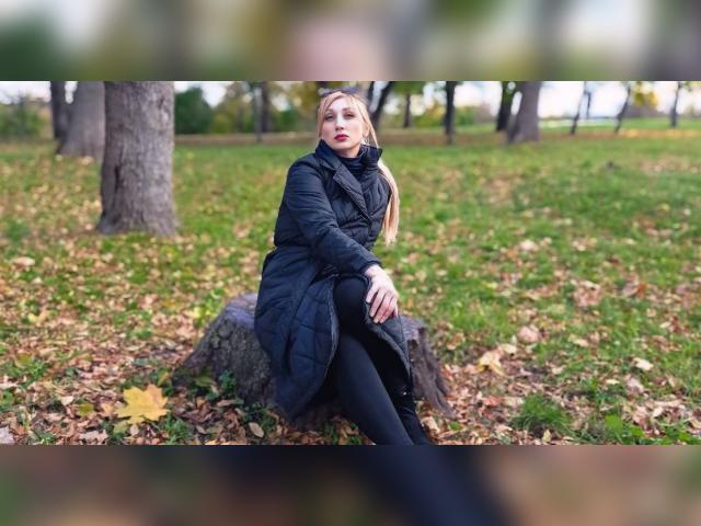 Welcome to cammodel profile for WarmBlonde: Outdoor Activities