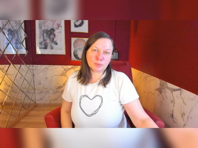 Welcome to cammodel profile for KellyPerfection: Exhibition