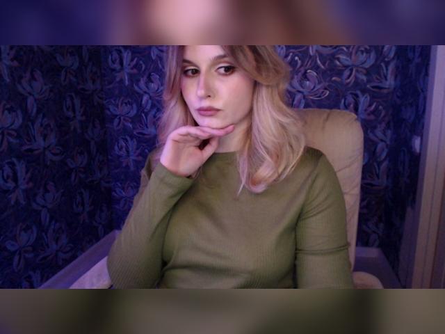 Connect with webcam model FreyaCelestial: Outfits