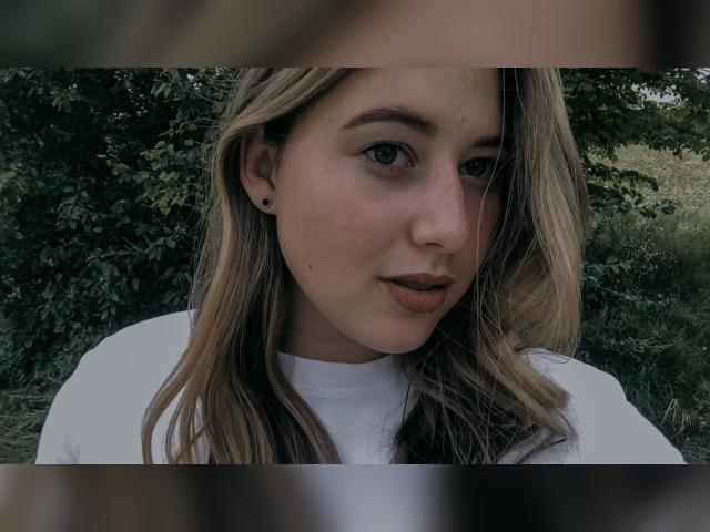 Why not cam2cam with EmmaCoolz: Ask about my Hobbies