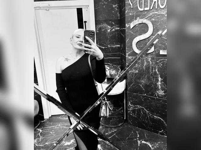 Why not cam2cam with Mari1606: Masturbation