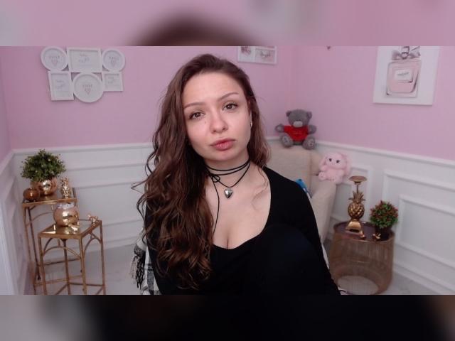 Welcome to cammodel profile for LucySkilar: Legs, feet & shoes