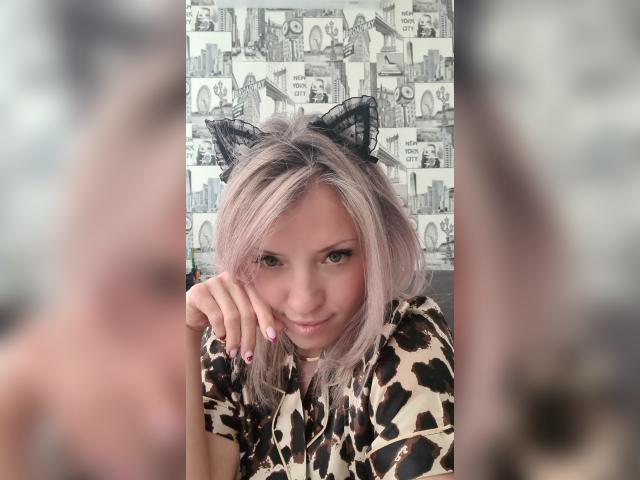 Welcome to cammodel profile for Poise00180