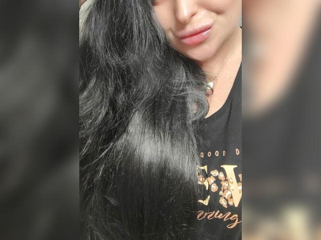 Connect with webcam model Nellix: Lipstick