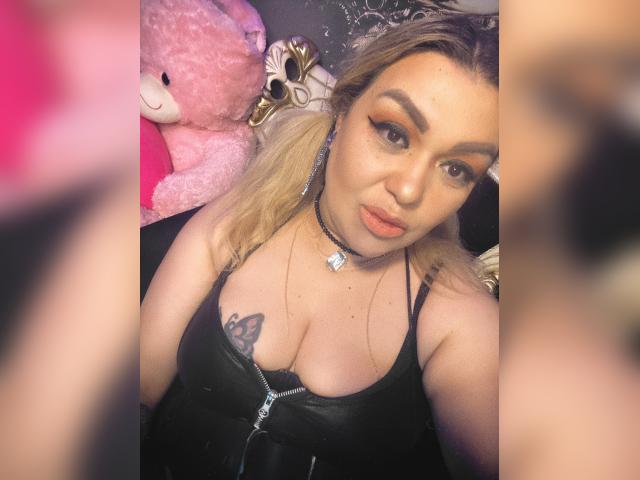 Why not cam2cam with MissTabitha: Legs, feet & shoes