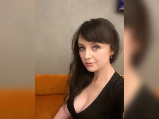 Start video chat with Carolinaa1