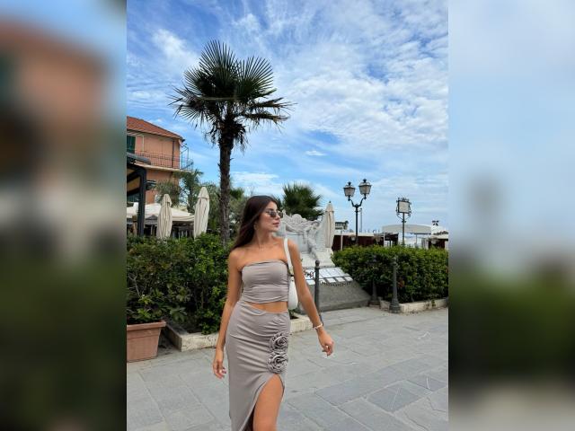 Find your cam match with MelissaMay: Travel