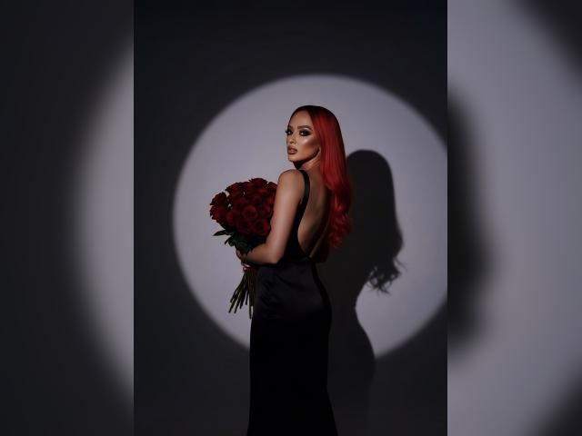 Adult chat with GoddessEmma2: Legs, feet & shoes