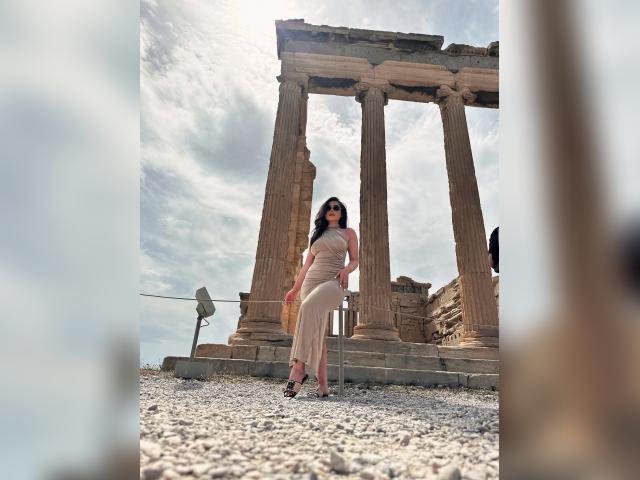 Adult chat with AddaSin: Legs, feet & shoes