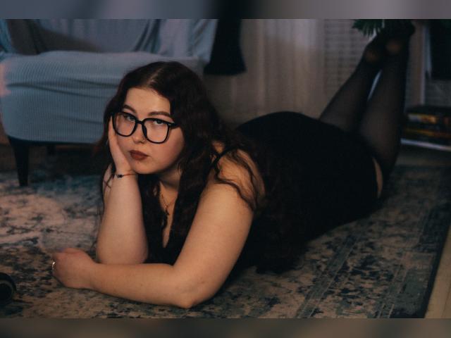 Adult chat with EffyRain: Nails