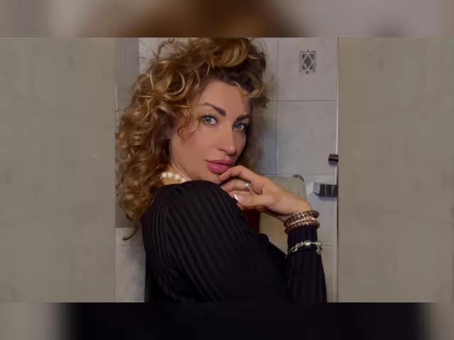 Welcome to cammodel profile for WildAlexotic: Nails