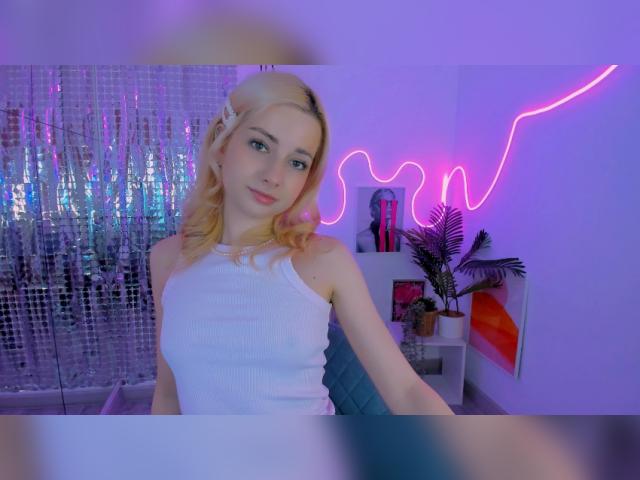 Adult chat with JessieCuti: Nails