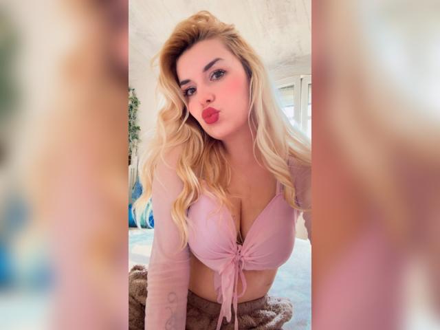 Why not cam2cam with AlmaDoMar