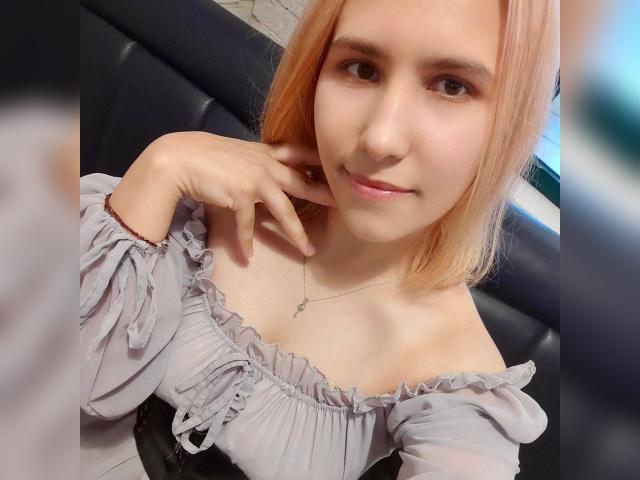 Adult chat with Miiro00: Nails