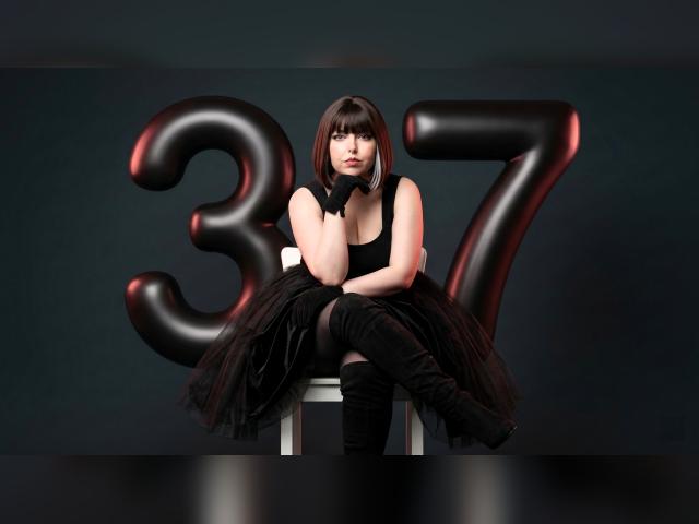 Welcome to cammodel profile for HeartSease: Nipple play