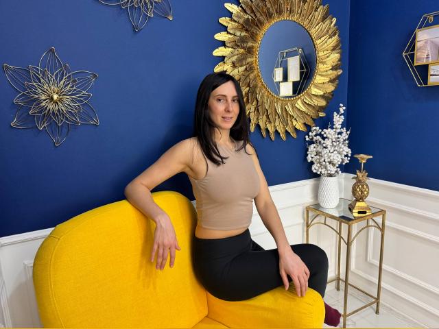 Adult webcam chat with IvyColin