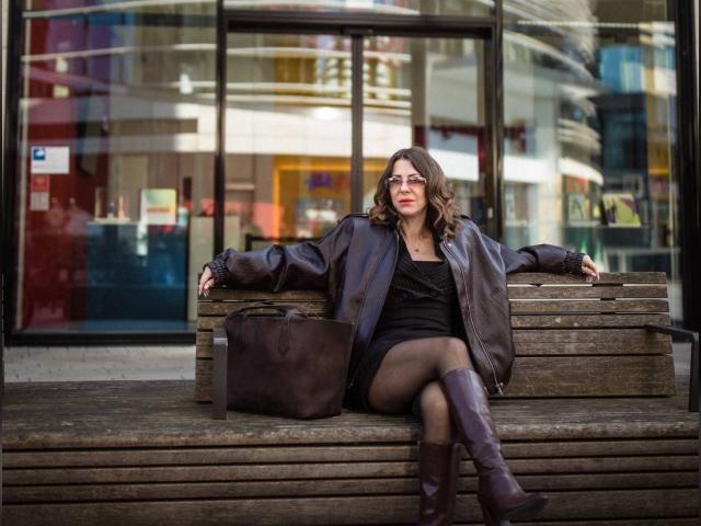 Why not cam2cam with MagicLola: Travel