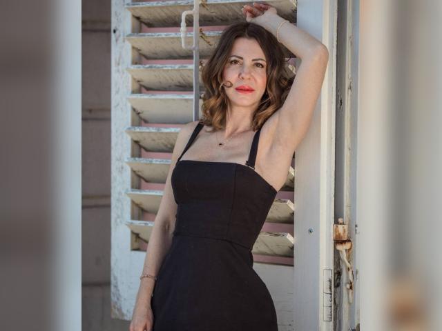 Welcome to cammodel profile for MagicLola: Dancing
