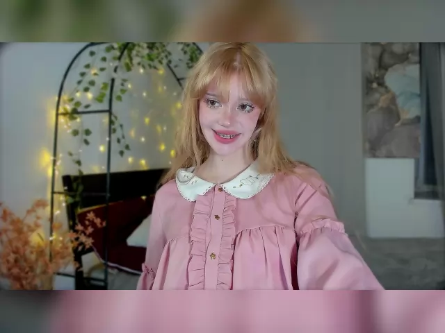 Connect with webcam model SweetMell: Make up