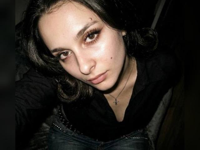 Explore your dreams with webcam model AaaNika88: Kissing