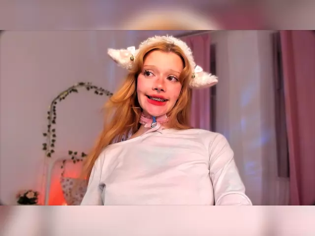 Connect with webcam model SweetMell: Make up