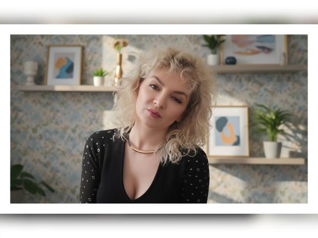 Adult chat with AlexaCristal: Dancing