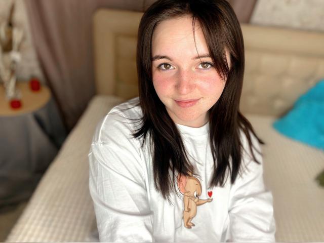 Welcome to cammodel profile for MilkBabyHot: Nails