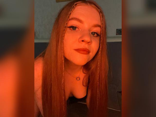 Adult webcam chat with Aliceberry: Smoking